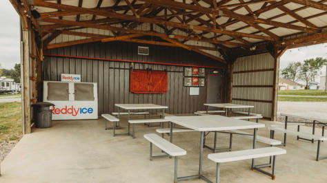 picture of the covered pavilion at Joe's Red Barn RV campground