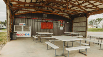 picture of the covered pavilion at Joe's Red Barn RV campground