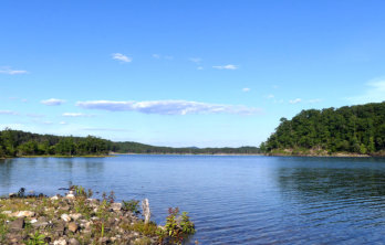 A picture of lake tenkiller which is near our xpress campground